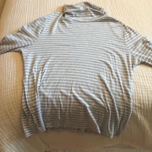 Vineyard vines turtle neck size medium